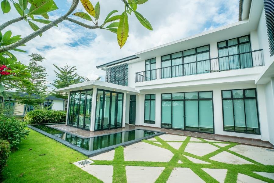 Sebana Cove The Fairway Golf Villas: Luxury villas in JB with Golf & Resort Living